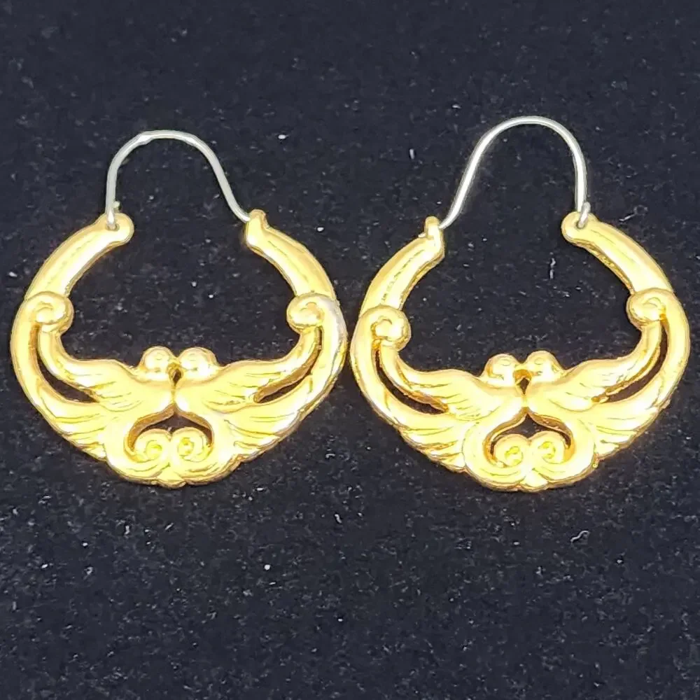 Kissing LoveBirds Gold Tone Hoop Pierced Snap Hook Fashion Earrings Avon Vintage